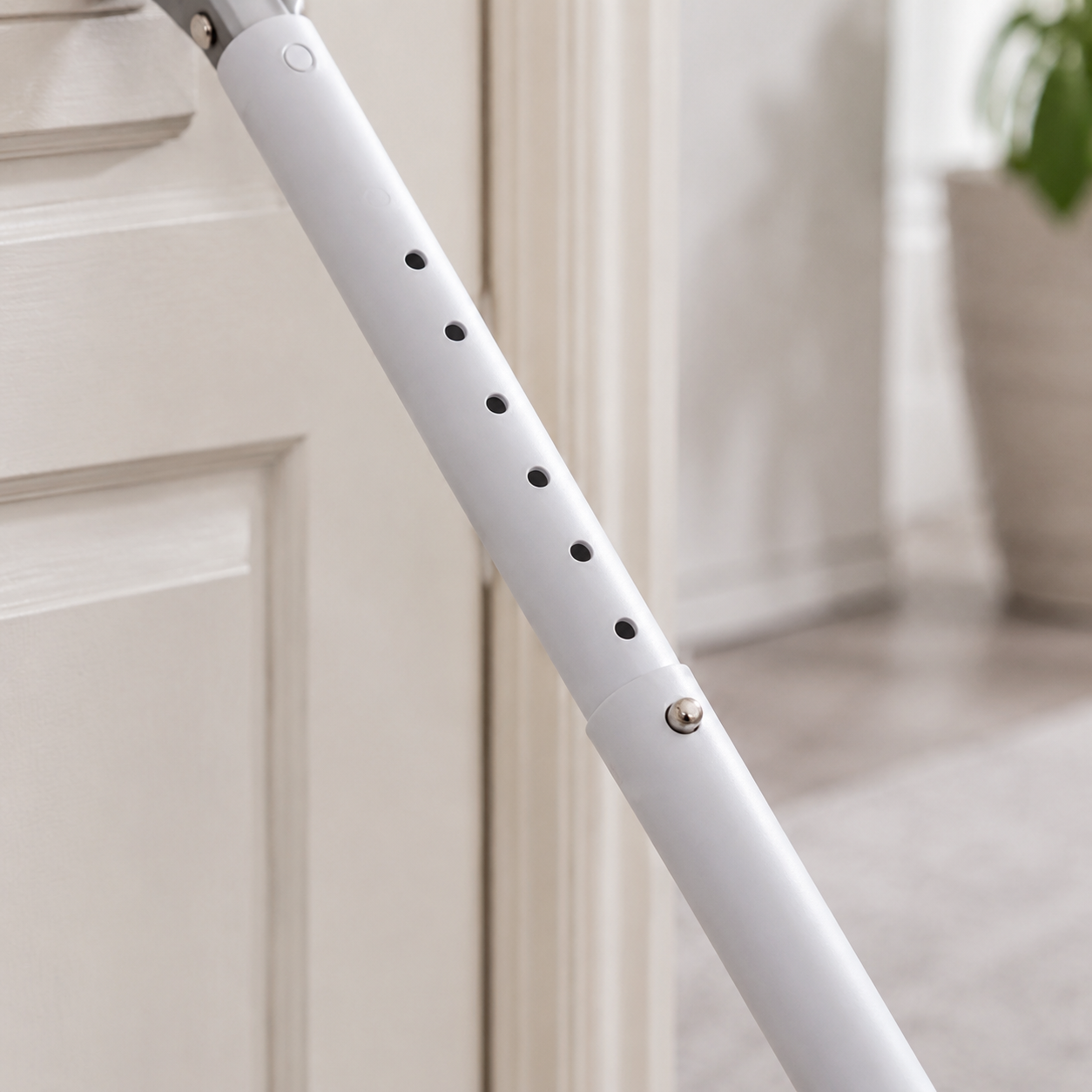Pearl Adjustable Door Bar